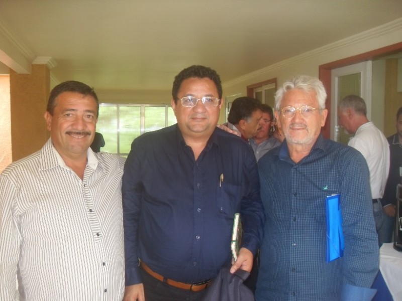 Prefeito eleito Zeinha Torres, Heliodoro SAntos e prefeito eleito Lino Morais. Foto: Júnior Finfa