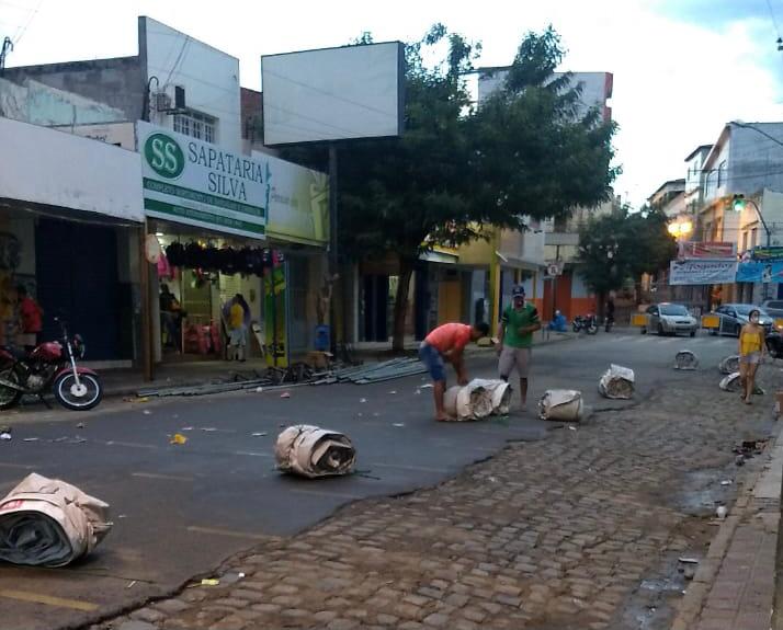 Cavalo invade lotérica, assusta clientes e vira piada na cidade de Cuité,  na PB; veja vídeo, Paraíba