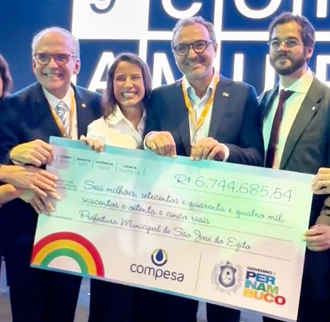 Prefeito Fredson recebe mais de R$ 6,7 milhões do Governo de Pernambuco da outorga da Compesa