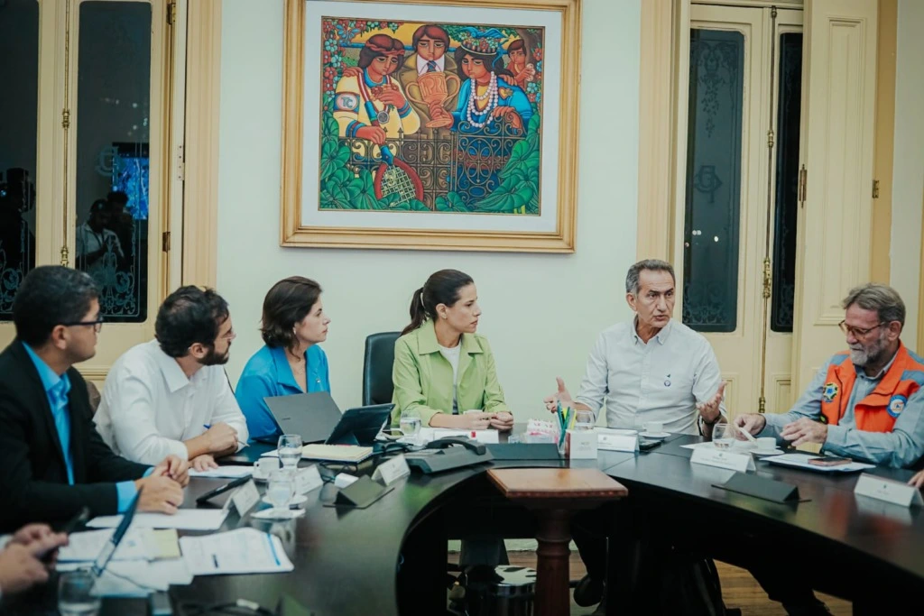 Governadora Raquel Lyra apresenta ao ministro Waldez Góes demandas do Estado para diminuir os impactos das chuvas