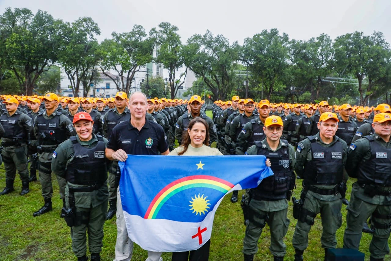 Governadora Raquel Lyra entrega 2.157 novos soldados da Polícia Militar às ruas do Grande Recife