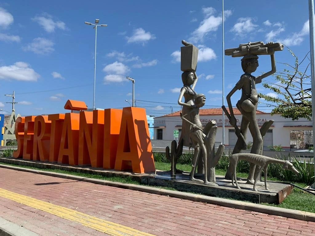 Sertânia celebra 153 anos com grande festa e shows de Matheus & Kauan
