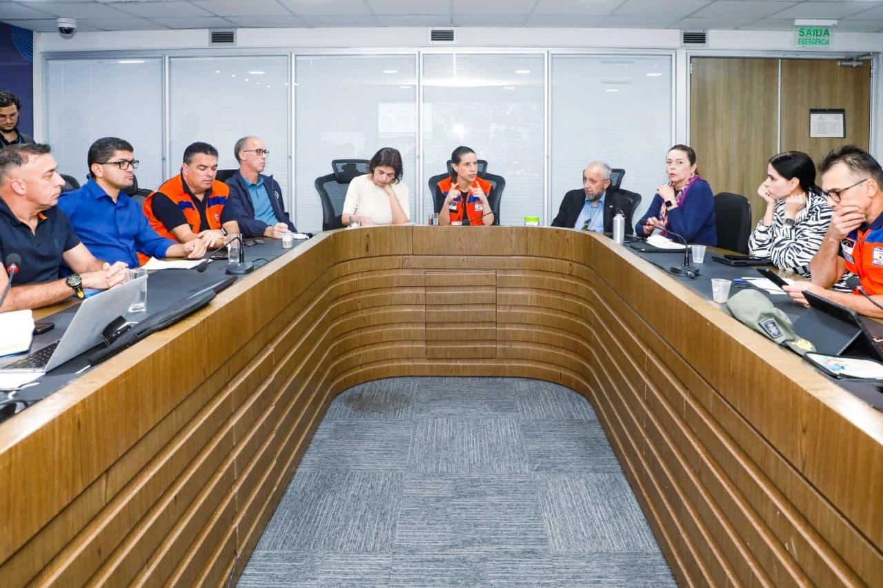 Governadora Raquel Lyra comanda atuação integrada do Estado e vistoria áreas atingidas pelas chuvas