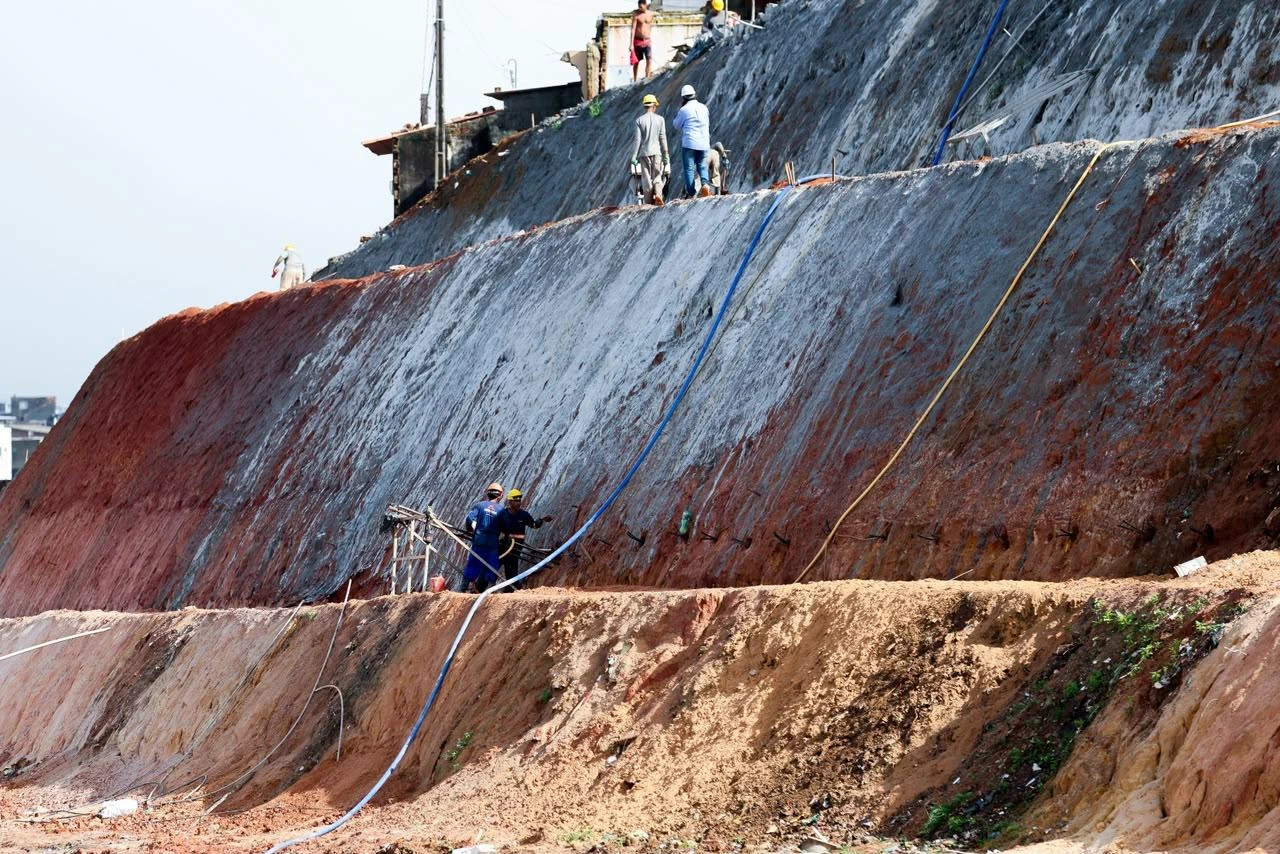 Recife avança em uma das maiores obras de contenção de encosta, em Água Fria