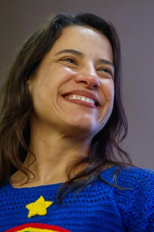 Governadora Raquel Lyra entrega mais 40 ônibus para reforçar transporte público metropolitano e comanda a formação de oficiais da PMPE