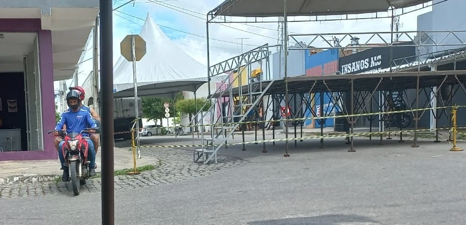 Tudo que é “escarcéu” a Prefeitura de Afogados da Ingazeira destina à Travessa José Bezerra, com estampido de fogos e fedentina nas ruas, diz morador