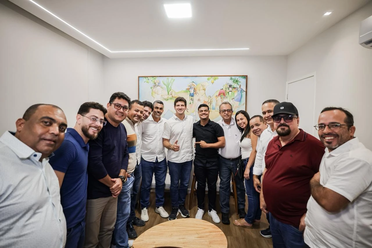 Oposição de Cortês se une em apoio a João Campos
