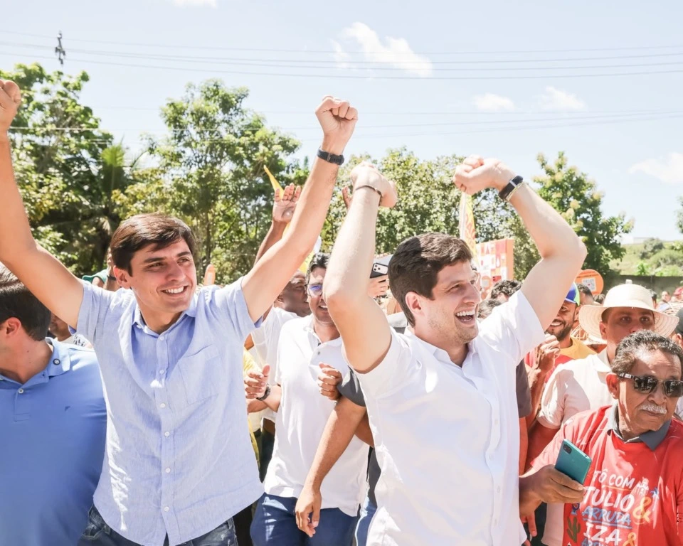 João Campos é recebido por multidão em Palmares durante plenária de escuta popular