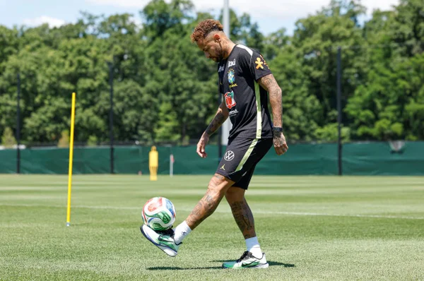 Neymar está fora de Brasil x Haiti