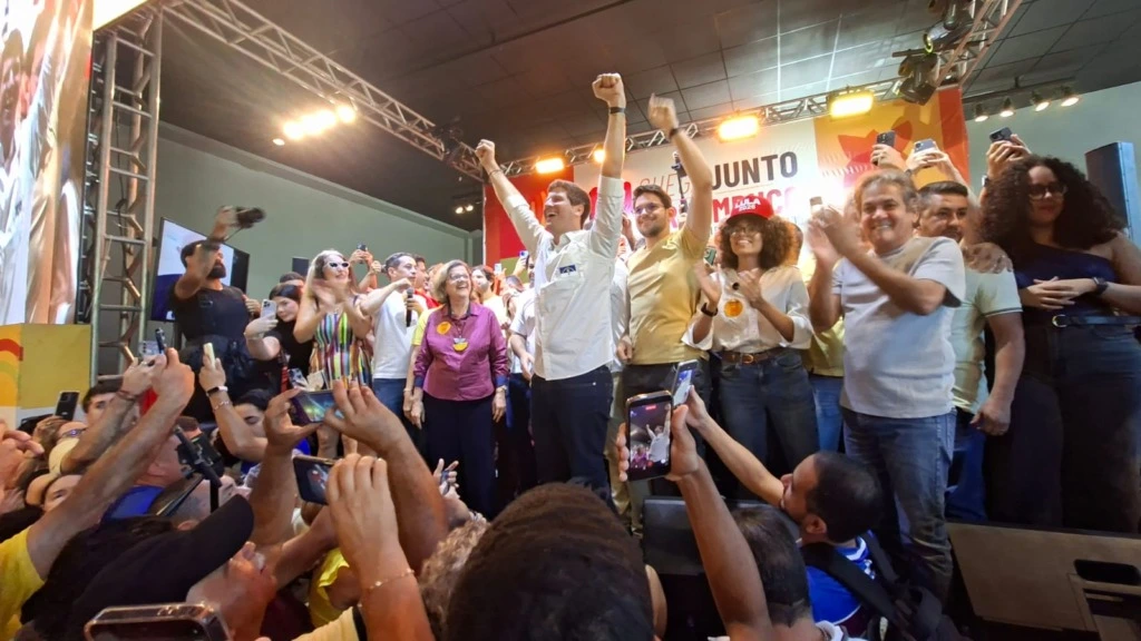 João Campos chega para evento em Caruaru