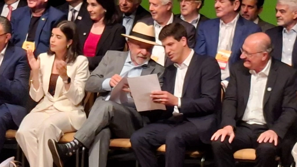 Lula chega e o PSB aprova Geraldo Alckmin na vice-presidente na chapa do PT
