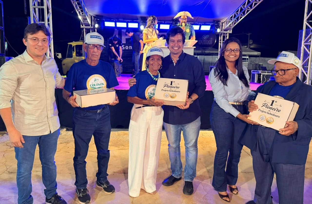Lucas Ramos prestigia tradicional Noite dos Colonos no Projeto Bebedouro ao lado de Elismar Gonçalves