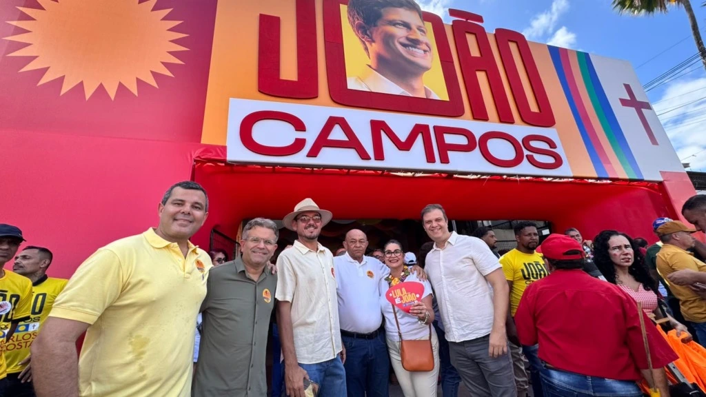 Prefeito de Afogados da Ingazeira, marca presença na Convenção de João Campos