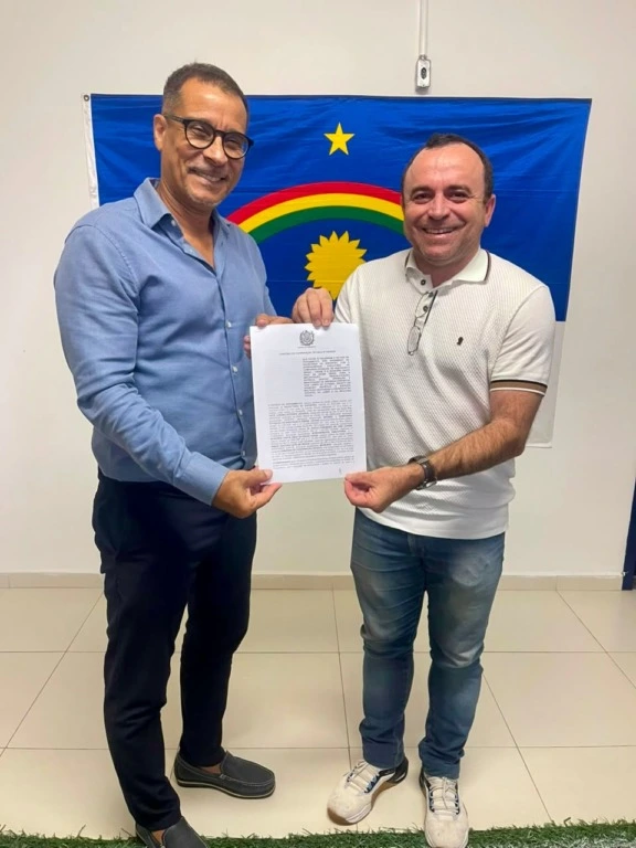 Dr. Ismael assina convênio e construção de Campo Society em Jatiúca avança