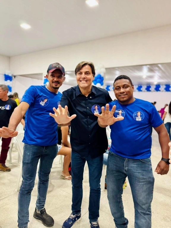 Casa cheia em Arcoverde, Marconi tem candidatura espalhada por Pernambuco