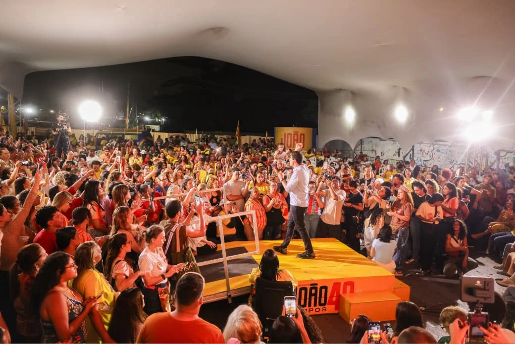 Em encontro com mulheres, João Campos reforça compromissos com proteção e monitoramento de agressores