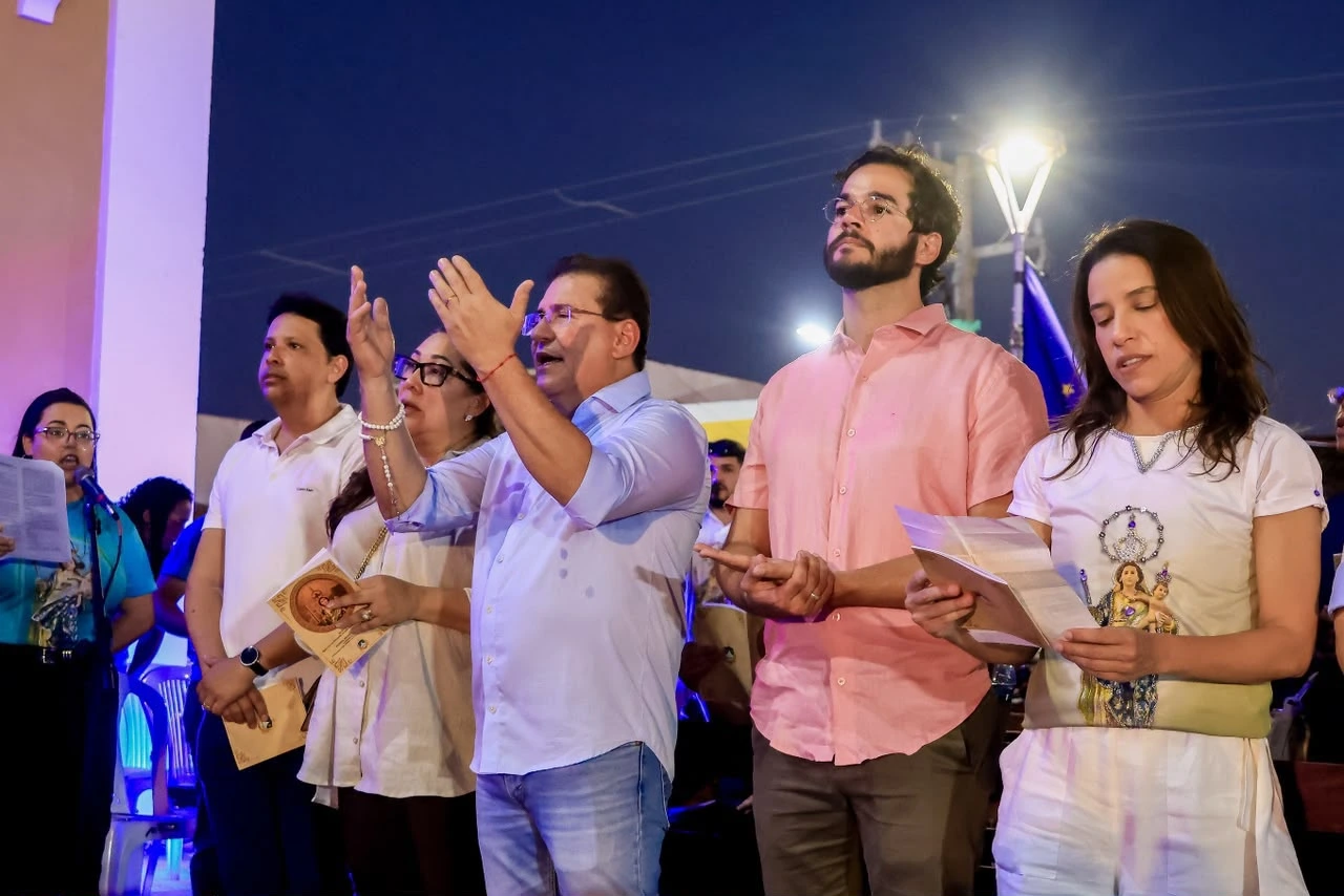 Luciano Duque acompanha Raquel Lyra na procissão da Penha, em Serra Talhada