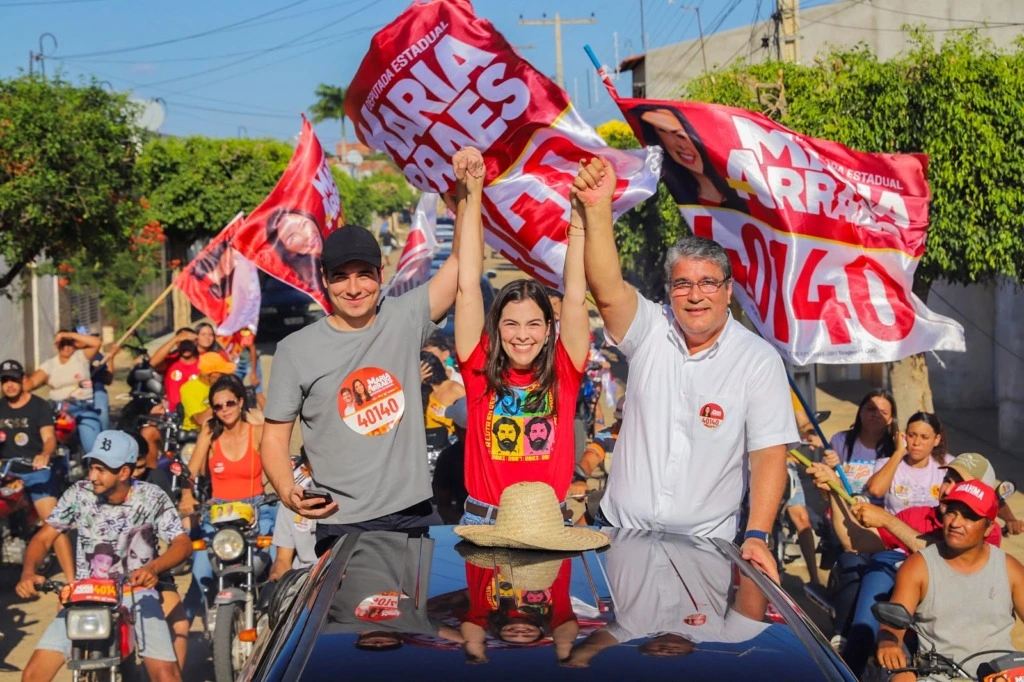 Ex-prefeito Albérico Rocha, o vereador Rômulo Lopes e o grupo Rapa do Tacho lideram adesivaço e carreata para Maria Arraes e João Campos em Jabitacá