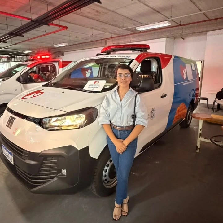 Santa Cruz da Baixa Verde recebe nova ambulância do Programa Colo de Mãe
