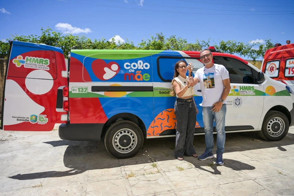 Prefeito Fredson Brito comemora chegada de ambulância do Programa Colo de Mãe a São José do Egito
