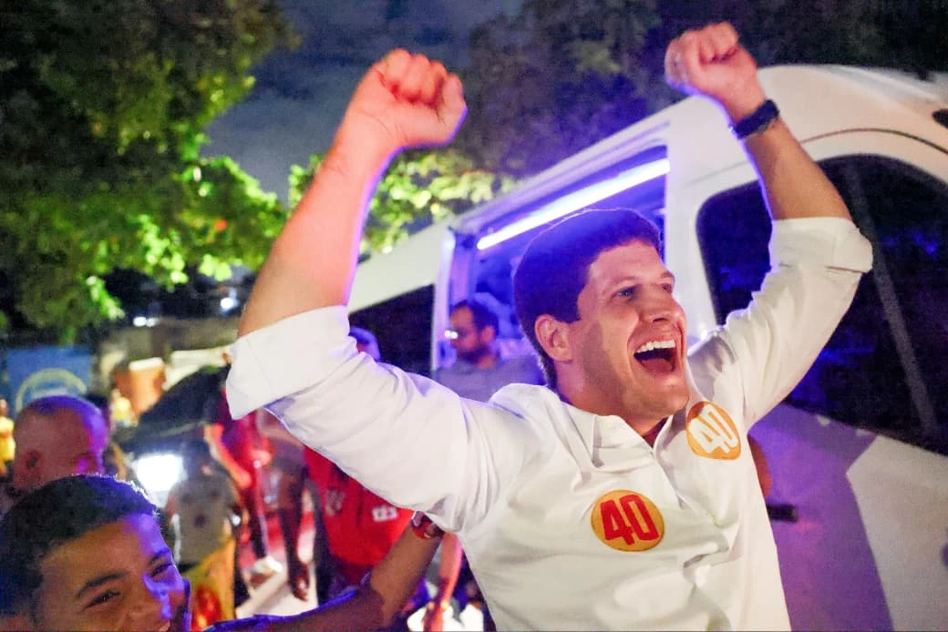 Após debate, João Campos faz carreata na Zona Oeste do Recife