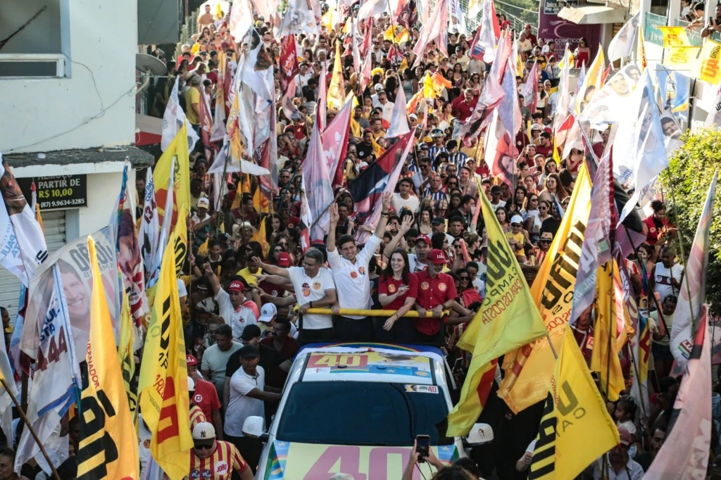 Multidão acompanhou João Campos em Afogados da Ingazeira