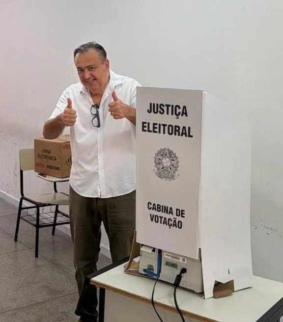 Sebastião Oliveira vota em Serra Talhada neste segundo turno